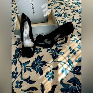 Patent leather peep toe shoes